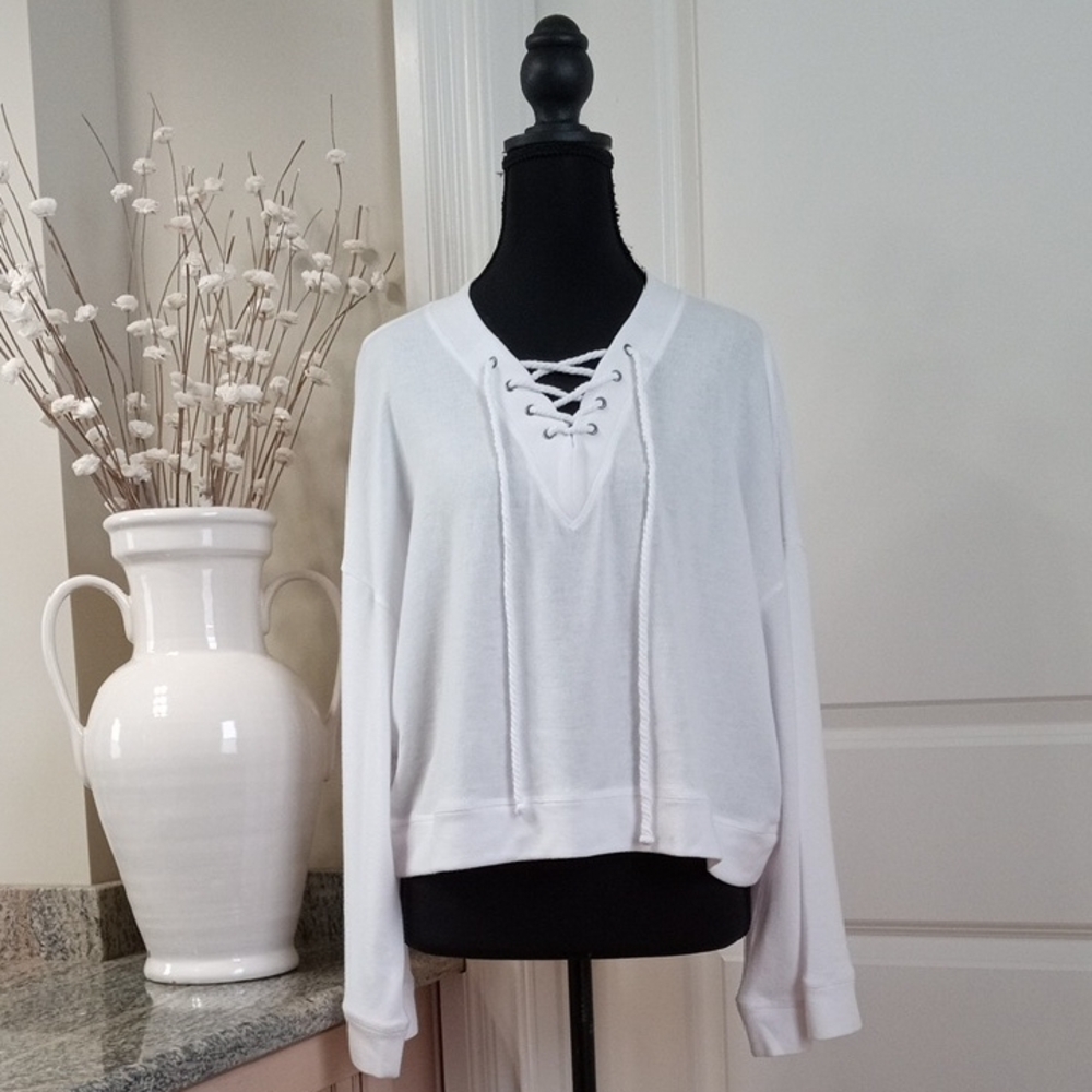 Cupcakes & Cashmere Soft White Lace-Up Top w/Long Sleeves. Size XS